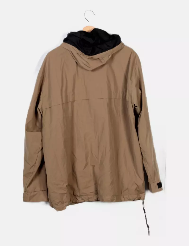 Chaqueta beige básica aprobada